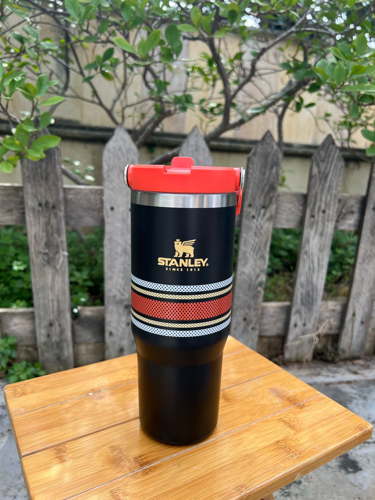 THE ICEFLOW™ FLIP STRAW TUMBLER | 30 OZ Black Rainbow